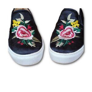 💥230 Dirty Laundry Big Buddha Embroidered Flower Slip On Sneakers